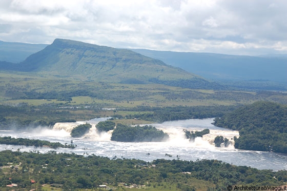 PARCO NAZIONALE DI CANAIMA - Il parco, caratterizzato dalla presenza degli affascinanti tepuis, è a più antica formazione geologica del Venezuela