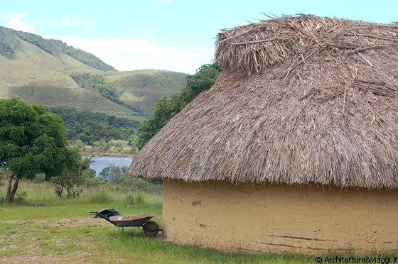 PARCO NAZIONALE DI CANAIMA - Una capanna con vendita di souvenir indigeni