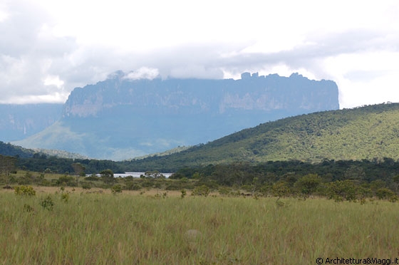 PARCO NAZIONALE DI CANAIMA - Il maestoso Auyantepui