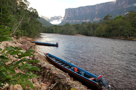 PARCO NAZIONALE DI CANAIMA - L'Auyantepui al tramonto