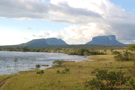 VERSO CANAIMA - Anche al ritorno percorriamo un tratto a piedi nel parco per evitare le rapide