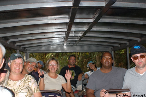CANAIMA - Giunti a Ucaima ci aspetta questo camion per portarci all'accampamento e alla posada gestita da Excursiones Kavac