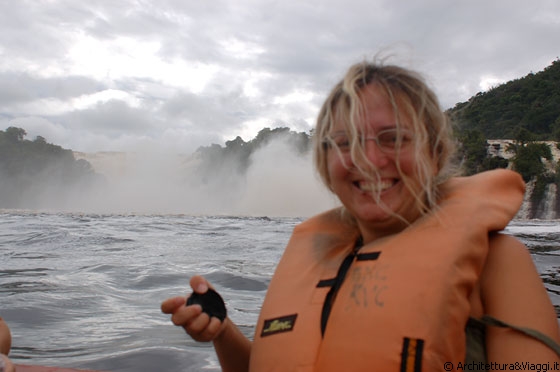 PARCO NAZIONALE DI CANAIMA - Il rio Carrao forma la laguna di Canaima