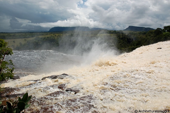 SALTO EL SAPO - Un paesaggio di straordinaria bellezza ed una cascata d'acqua che emana una incredibile forza ed energia