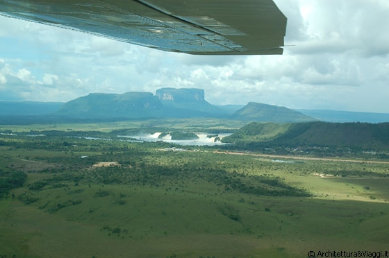 GRAN SABANA - La Gran Sabana, vasta, selvaggia e silenziosa è un altopiano ondulato ed erboso nel Venezuela meridionale
