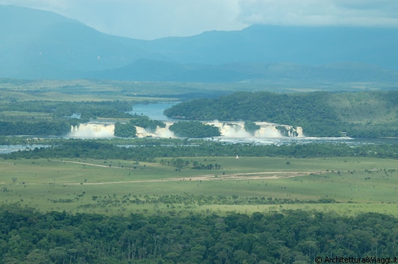 LAGUNA DI CANAIMA - Le sette magnifiche cascate formate dal Rìo Carrao e la sottostante e quieta laguna