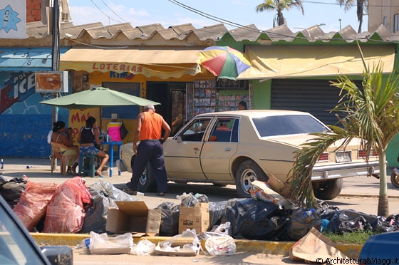 CHICHIRIVICHE - Mentre commento queste immagini Napoli sta vivendo una vera emergenza rifiuti con tutte le conseguenze del caso - anche noi purtroppo siamo male amministrati al punto di poter essere comparati ad un paese del Terzo Mondo! Povera Italia