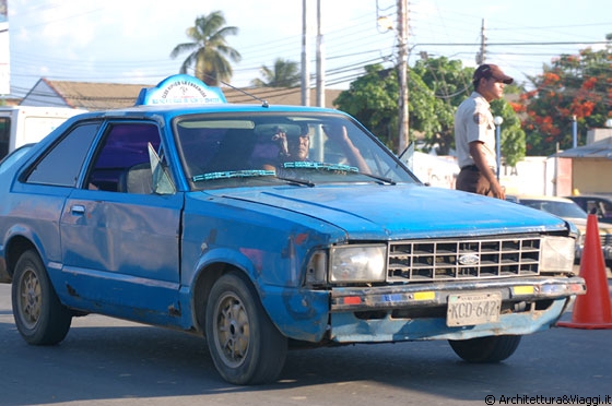 TUCACAS - Vecchi modelli di macchine americane ancora in circolazione