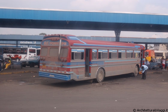 MARACAY - Fermata dei bus - qui siamo scesi con il bus proveniente da Chichiriviche e da qui ripartiamo per Puerto Colombia