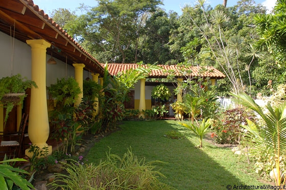 PUERTO COLOMBIA - Posada La Parchita - le stanze sono distribuite intorno ad un grazioso patio interno