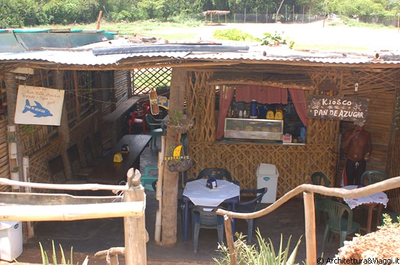 VERSO PLAYA GRANDE - Le baracche in cui si può mangiare del pesce fritto 