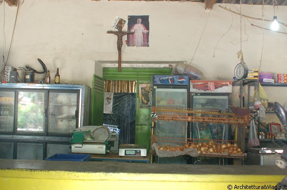 CHUAO - Non c'è che dire, questa bottega di generi alimentari è davvero di altri tempi