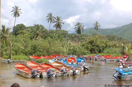PLAYA CHUAO - Riprendiamo il minibus municipale e raggiungiamo Playa Chuao