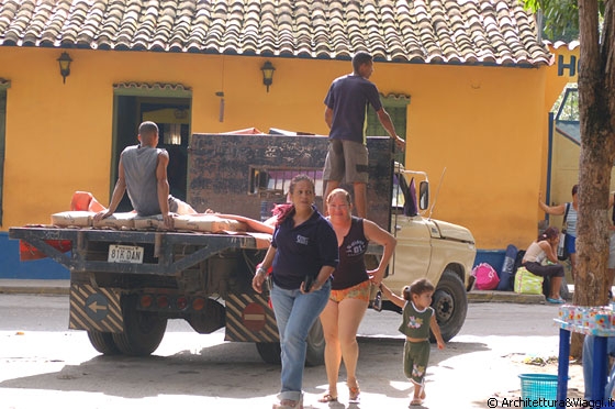 PUERTO COLOMBIA - Ci dirigiamo verso Playa Grande, niente lancie oggi, solo mare, sole e relax