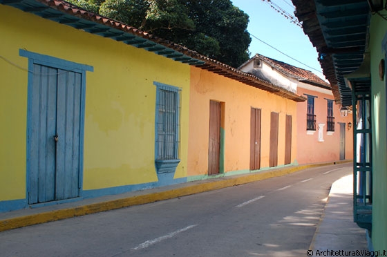 CHORONI' - Questo piccolo villaggio coloniale si trova all'interno del Parco Nazionale Henri Pittier