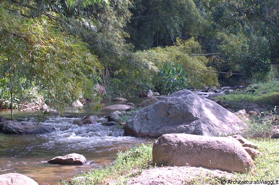 CHORONI' - Dietro la Posada Colonial Choronì c'è il fiume, il Rio Mar