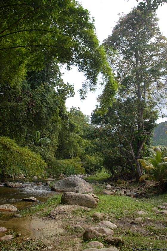 CHORONI' - Il Rio Mar alle spalle della Posada Colonial Choronì