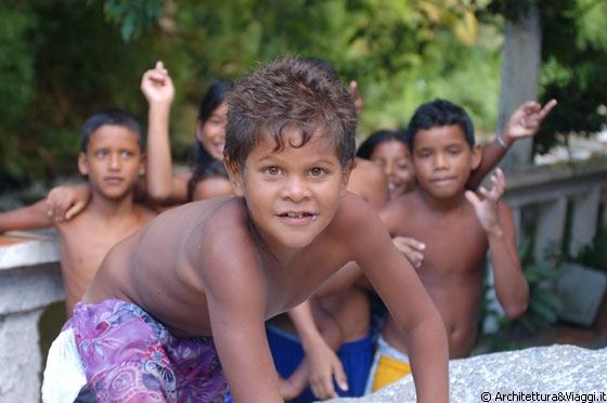 CHORONI' - Questo bambino vuole essere protagonista nella nostra foto