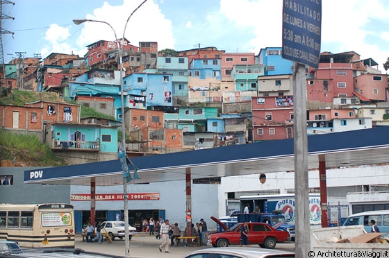 CARACAS - Attenzione, non addentratevi nei barrios