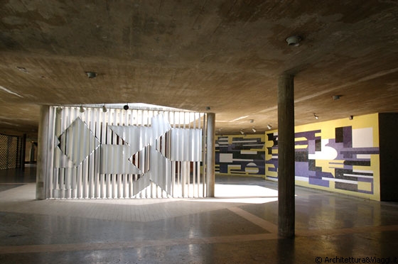 CITTA' UNIVERSITARIA DI CARACAS - Piazza Coperta: murale di Pasqual Navarro