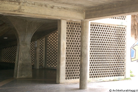 UCV CARACAS - Piazza Coperta - particolare dei setti e dei trafori in cemento