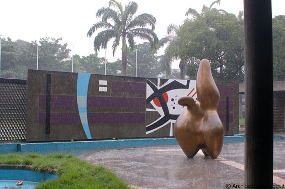 CARACAS - Università Centrale del Venezuela, capolavoro di Villanueva e perfetto esempio di integrazione tra arte ed architettura su grande scala