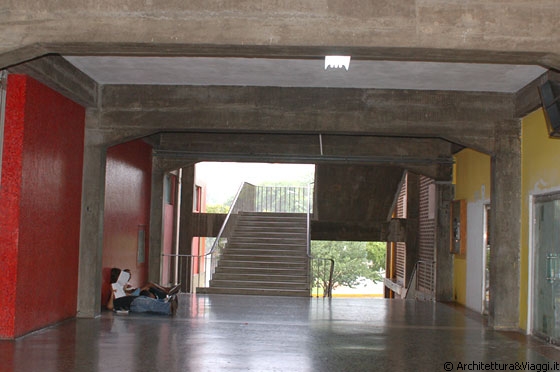UCV CARACAS - La scala da cui si accede all'Aula Magna