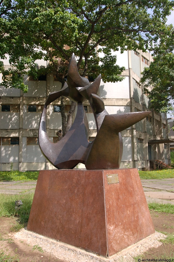 UCV CARACAS - Maternidad, scultura in bronzo di Baltasar Lobo - Sala da Concerti