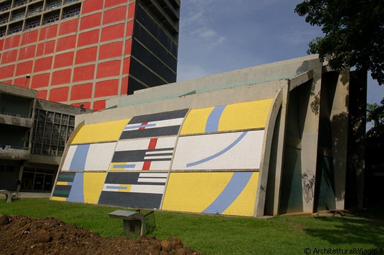CITTA' UNIVERSITARIA DI CARACAS - Mateo Manaure, murale all'esterno della Sala dei Concerti (1954)
