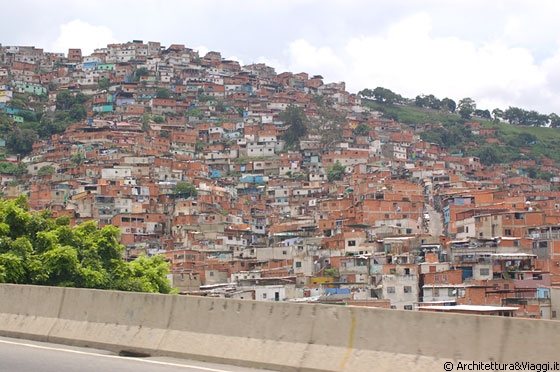 CARACAS - Verso l'aeroporto 