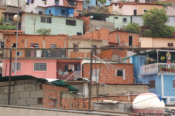 VERSO LA MAIQUETIA - Caracas, città pericolosa o solo terrorismo psicologico?