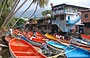 PUERTO COLOMBIA. Le barche parcheggiate sono talmente tante da non lasciar intravedere il canale