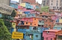 VERSO LA MAIQUETIA. Questo vivace e colorato barrios sembra un pò meno triste di altri sobborghi