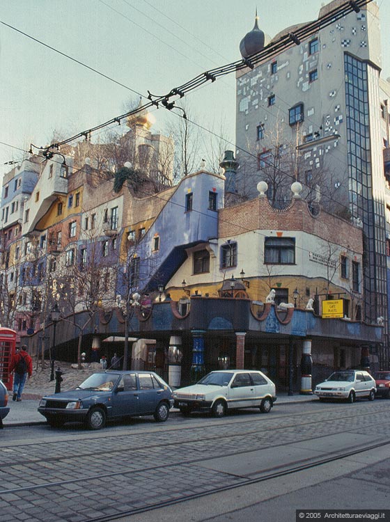 LANDSTRASSE E IL BELVEDERE - Particolare d'angolo della Hundertwasserhaus tra Lowengasse e Kegelgasse