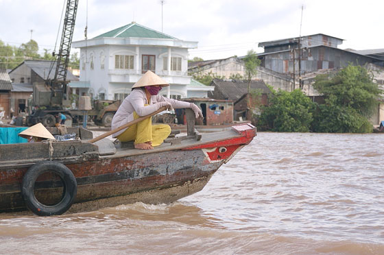 DELTA DEL MEKONG - A prua con in testa il tipico non bai tho