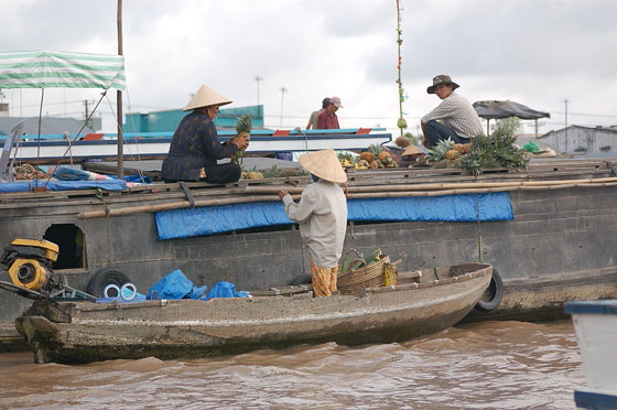 DELTA DEL MEKONG - Contrattazioni e acquisti al mercato galleggiante di Cai Rang