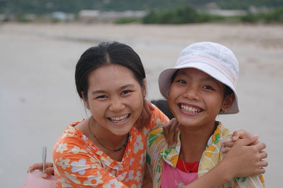 JUNGLE BEACH - Quanto si divertono con le fotografie!