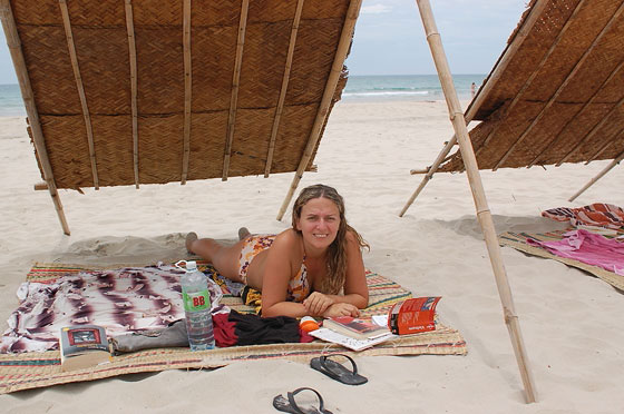 DINTORNI DI NHA TRANG - Jungle Beach Resort: relax sotto semplici ombrelloni in bamboo