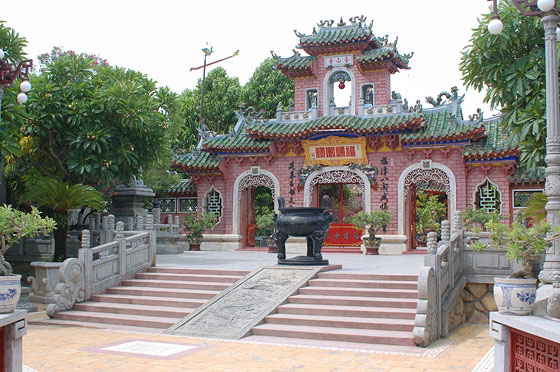 HOI AN - Il triplice ingresso del complesso della Sala delle Riunioni della Congregazione Cinese del Fuji a Hoi An