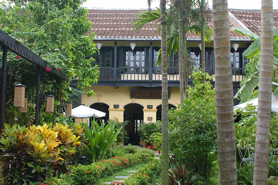 HOI AN - Il curatissimo giardino del Brother's Cafe 