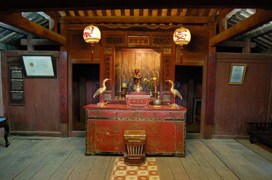 HOI AN - Il piccolo tempio Chua Cau all'interno del ponte giapponese