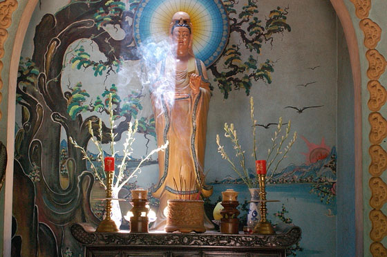 MONTAGNE DI MARMO - Tam Thai Pagoda: Quan'Am, la Dea della Misericordia