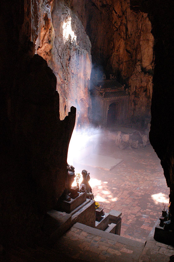 MONTAGNE DI MARMO - Dong Huyen Khong