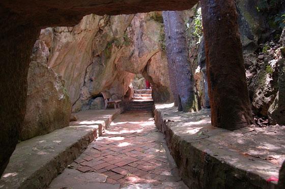 MONTAGNE DI MARMO - Verso le Dong (Grotte) Tang Chon 