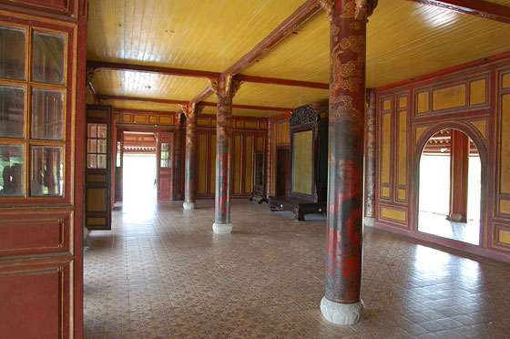 HUE' - La Città Imperiale: sala interna della Porta Ngo Mon