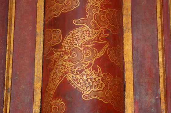 HUE' - Porta Ngo Mon (Città Imperiale): particolare della colonna