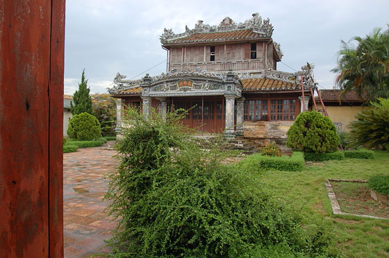 HUE' - Biblioteca Reale - retro