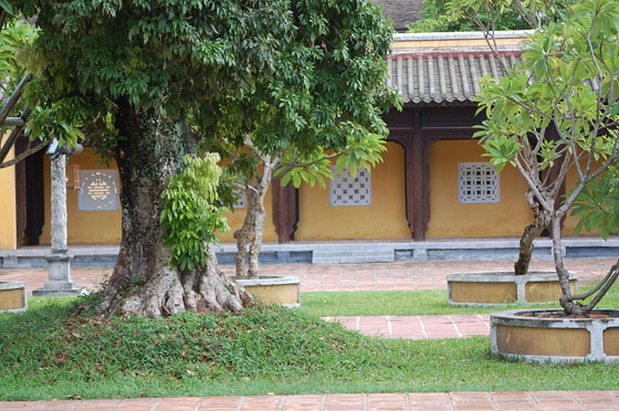 HUE' - La Città Imperiale: il cortile della Residenza di Dien Tho