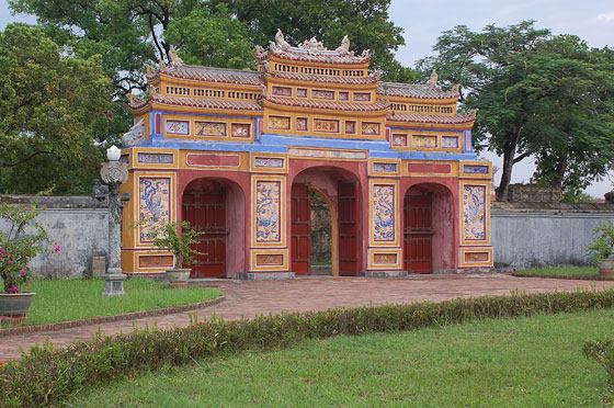 HUE' - Porta di accesso al Tempio di The To Mieu 