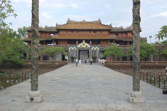 HUE' - Porta Porta Ngo - ci apprestiamo ad uscire